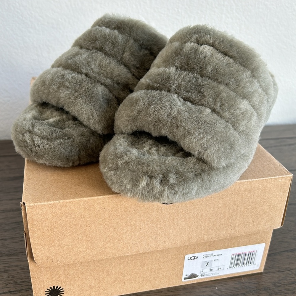 UGG Fluff Yeah Slide Size 7